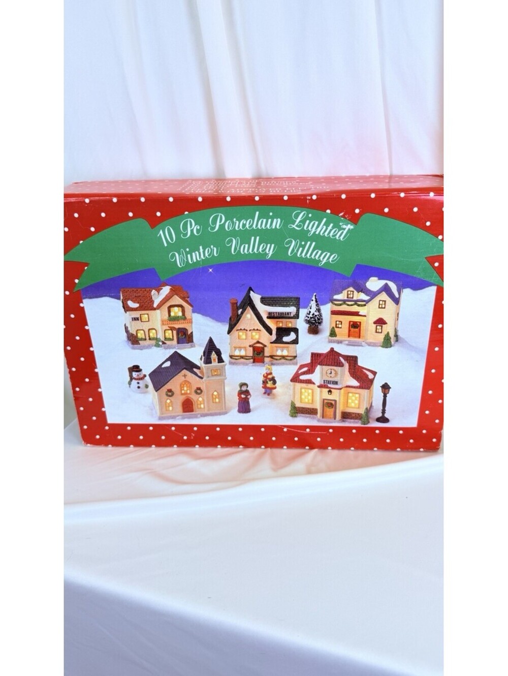 Winter Valley Village Porcelain Lighted Christmas Village Set 10 Piece EUC